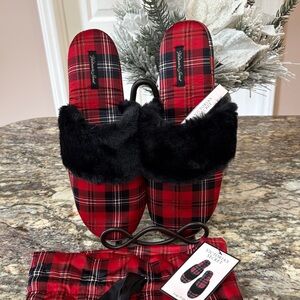 NWT Victoria's Secret Red and Black Plaid Slippers With Gift Bag